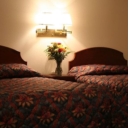 University Inn Cedar Falls Esterno foto