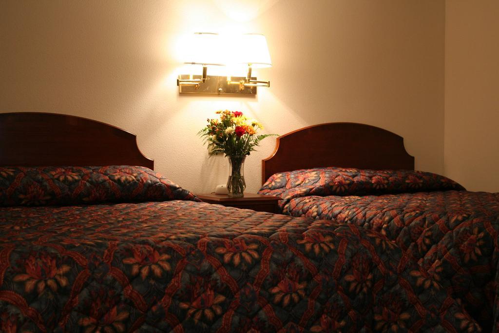 University Inn Cedar Falls Esterno foto