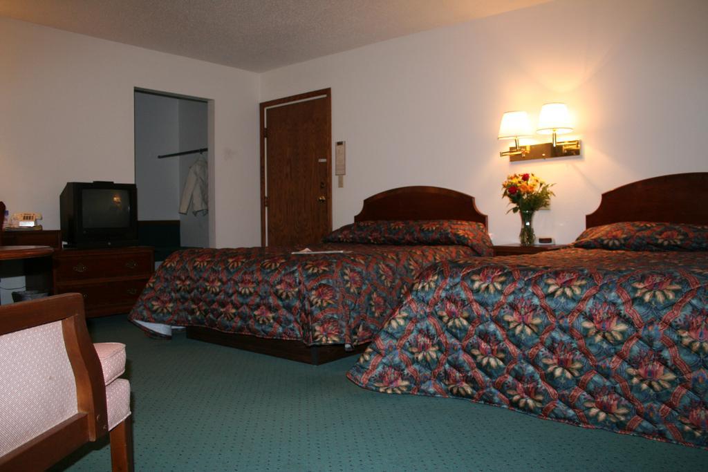 University Inn Cedar Falls Esterno foto