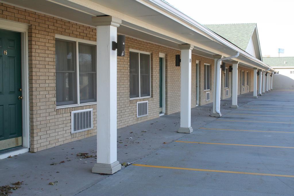 University Inn Cedar Falls Esterno foto