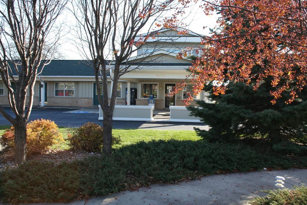 University Inn Cedar Falls Esterno foto