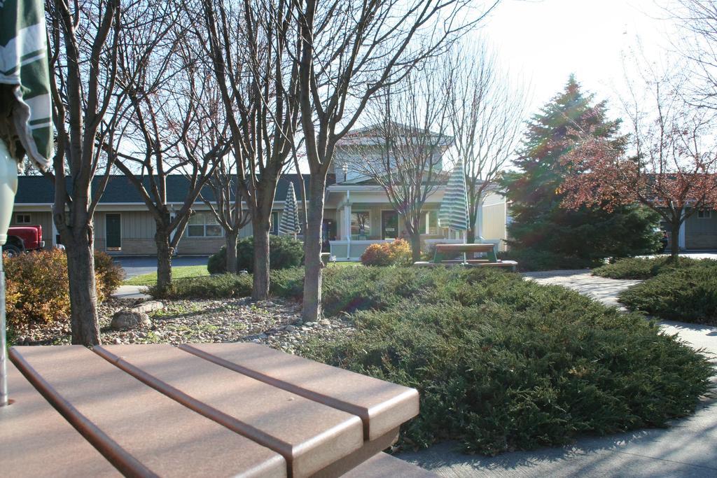 University Inn Cedar Falls Esterno foto