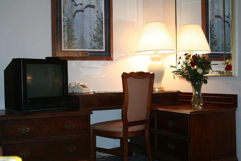 University Inn Cedar Falls Esterno foto