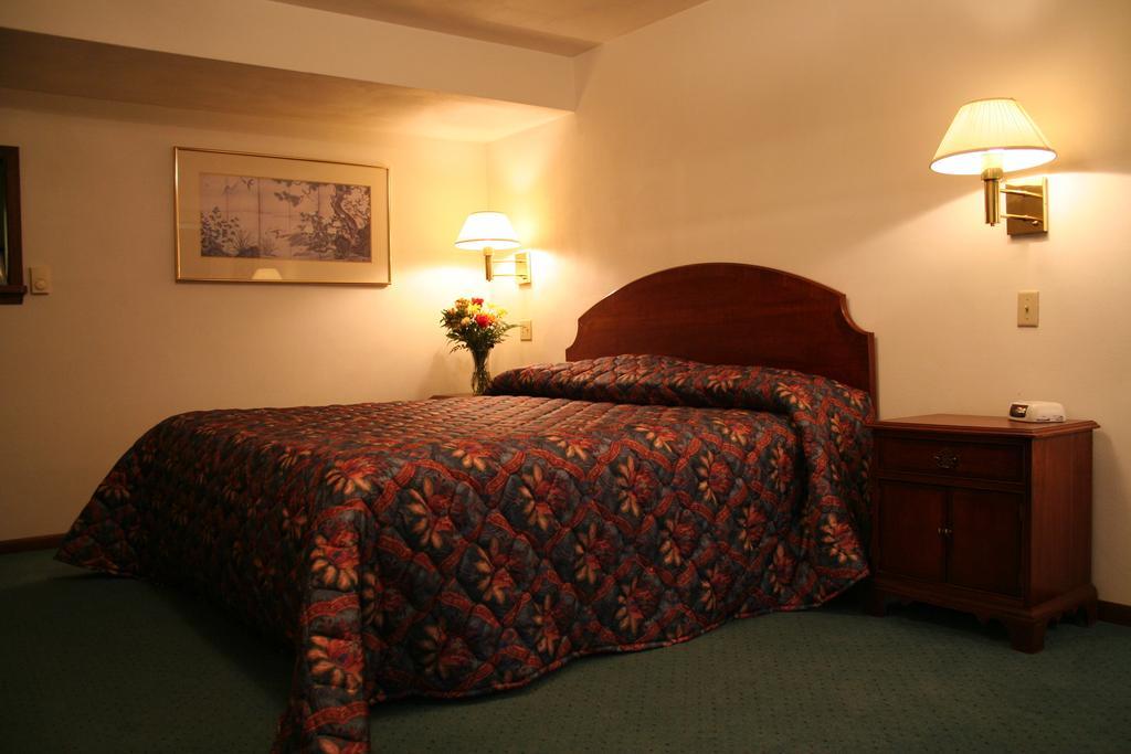 University Inn Cedar Falls Esterno foto